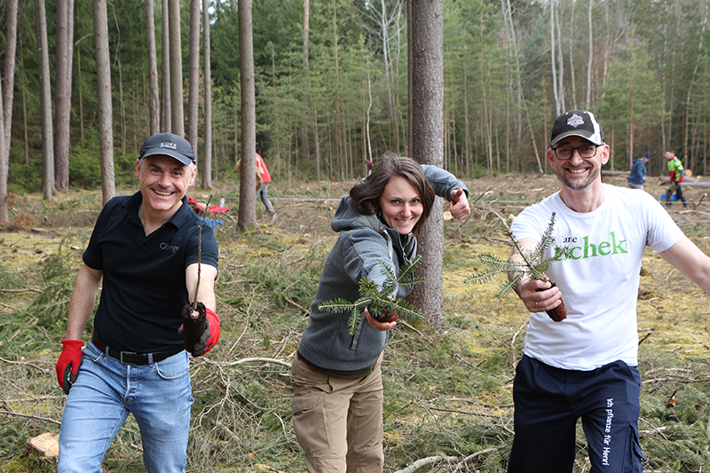 Waldsetzen_Vorstand_Thomas_Göttinger_Viktoria_Hutter_Manfred_Ergott c janetschek
